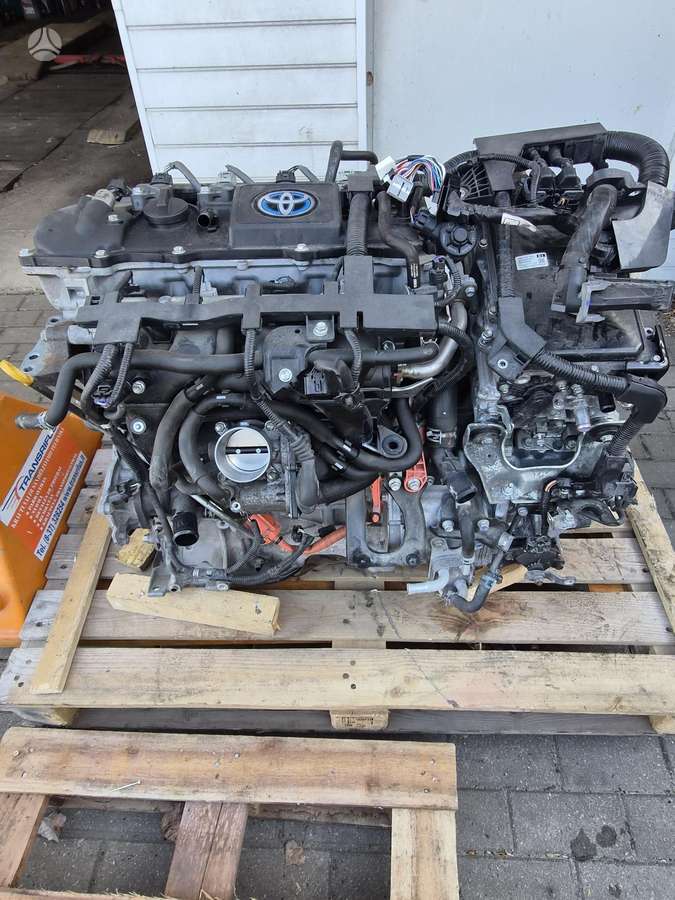 Toyota C-HR variklio detalės