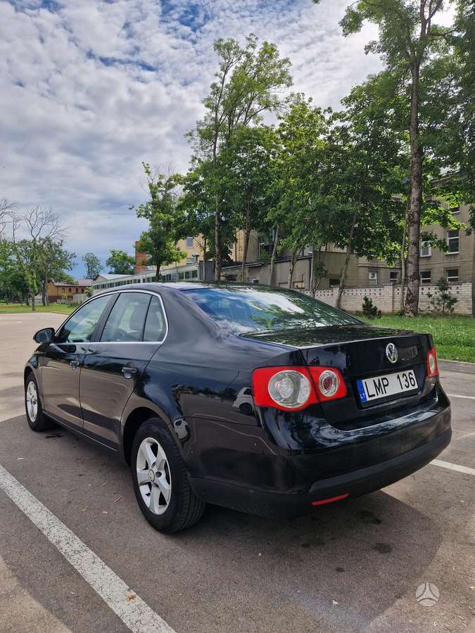 Volkswagen Jetta - 3
