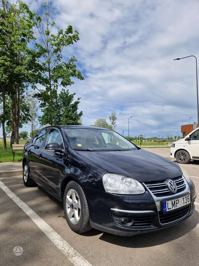 Volkswagen Jetta - 1