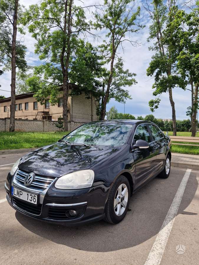 Volkswagen Jetta - 2