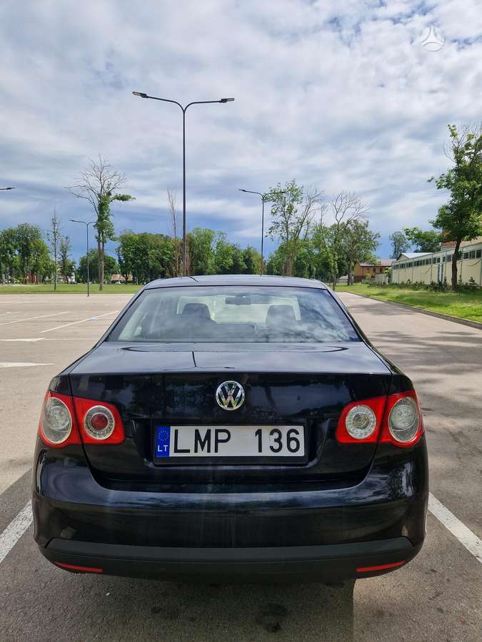 Volkswagen Jetta - 7