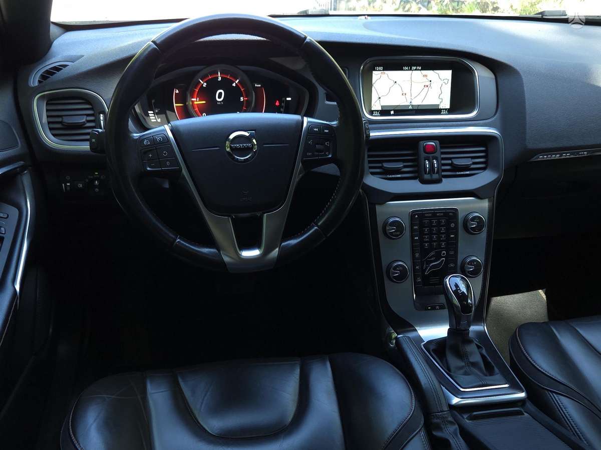 Volvo V40, 2.0 l., hatchback