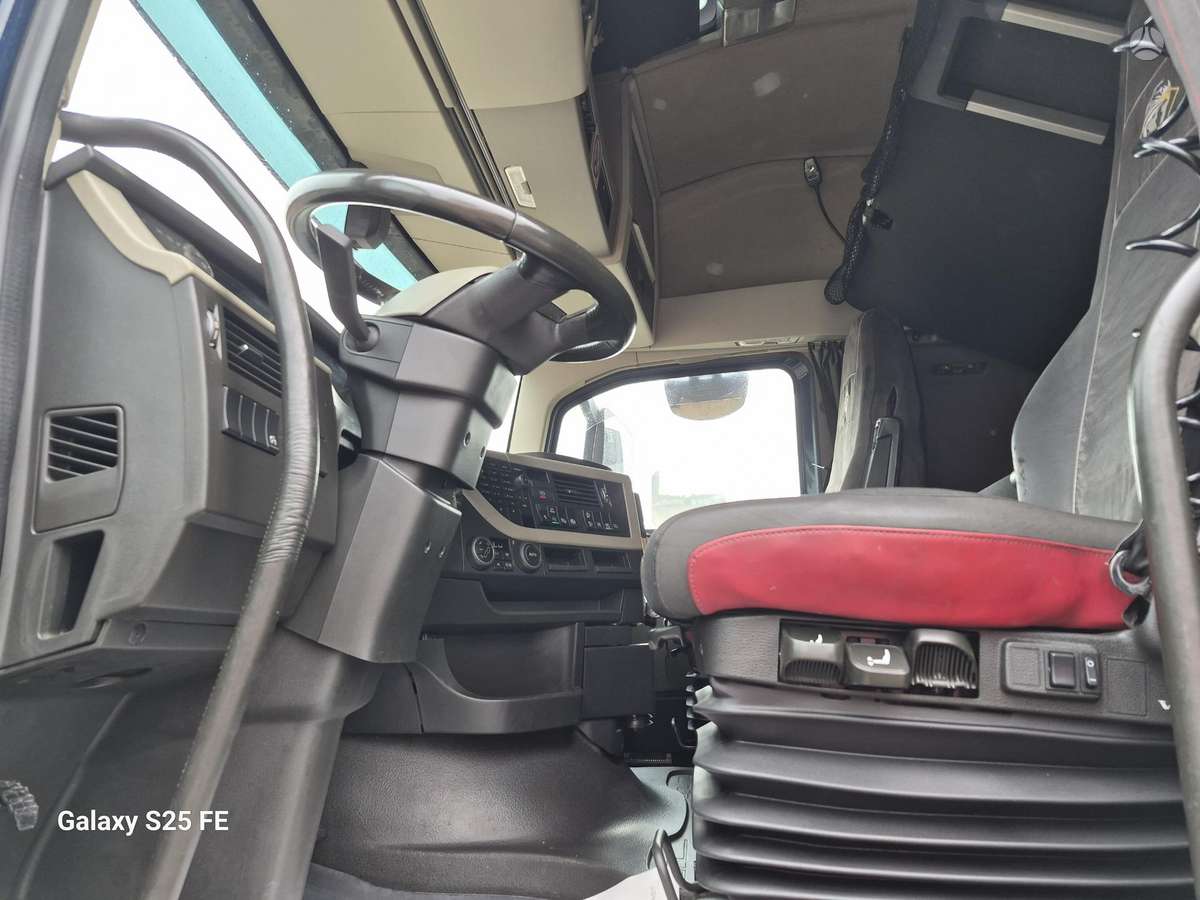 Volvo FH 460 Low deck, double sleeper