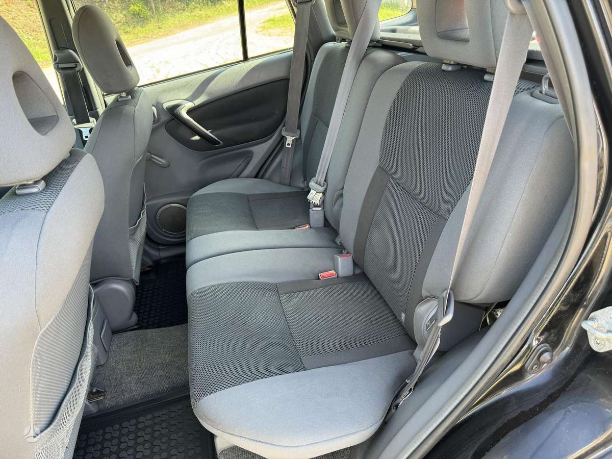 Toyota RAV4 - 8