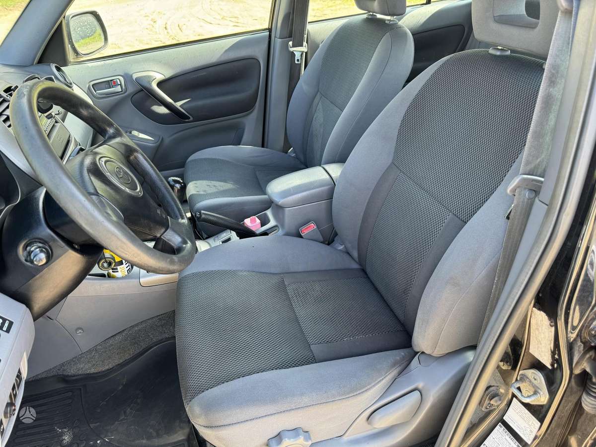Toyota RAV4 - 9