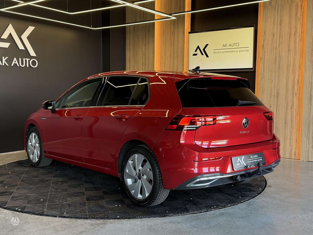 Volkswagen Golf - 8