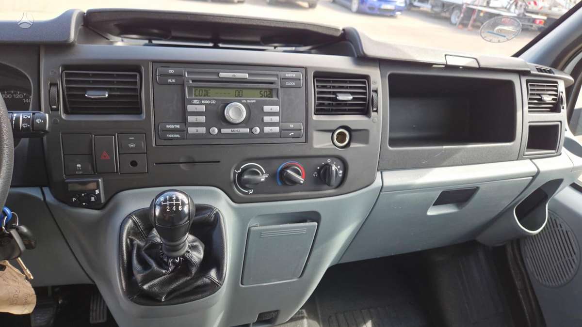 Ford Transit 300M, bortu