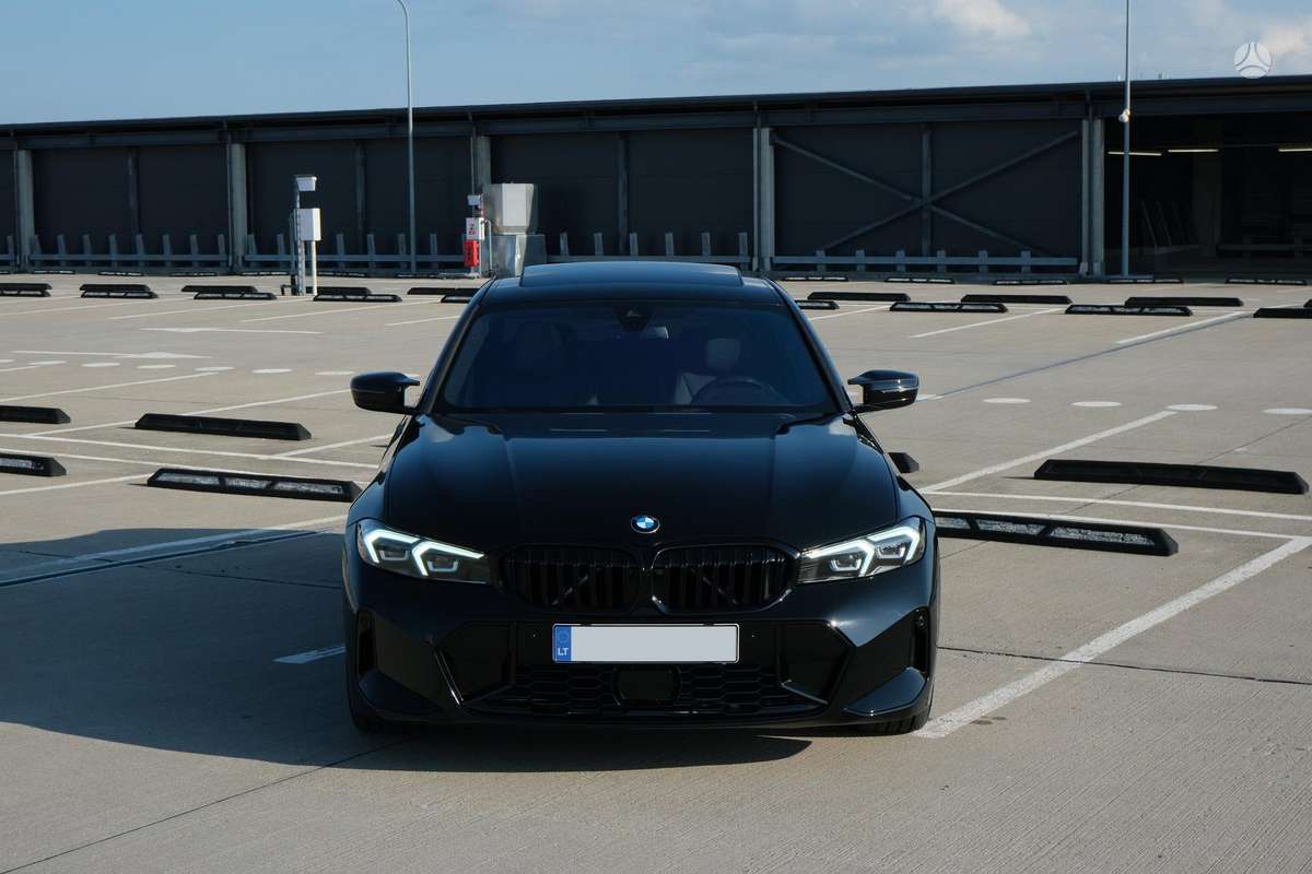 BMW 330, 2.0 l., Седан