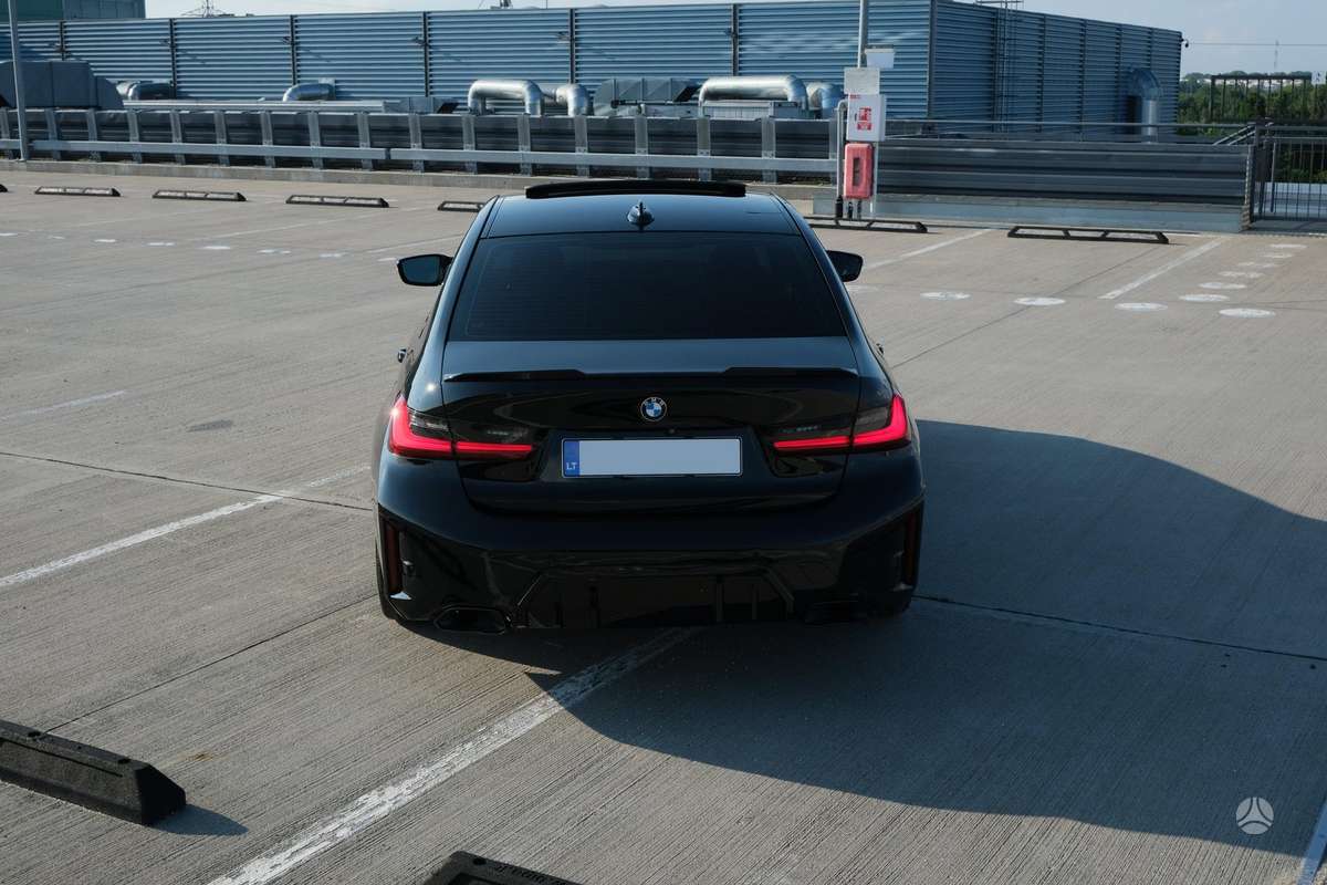 BMW 330, 2.0 l., Седан