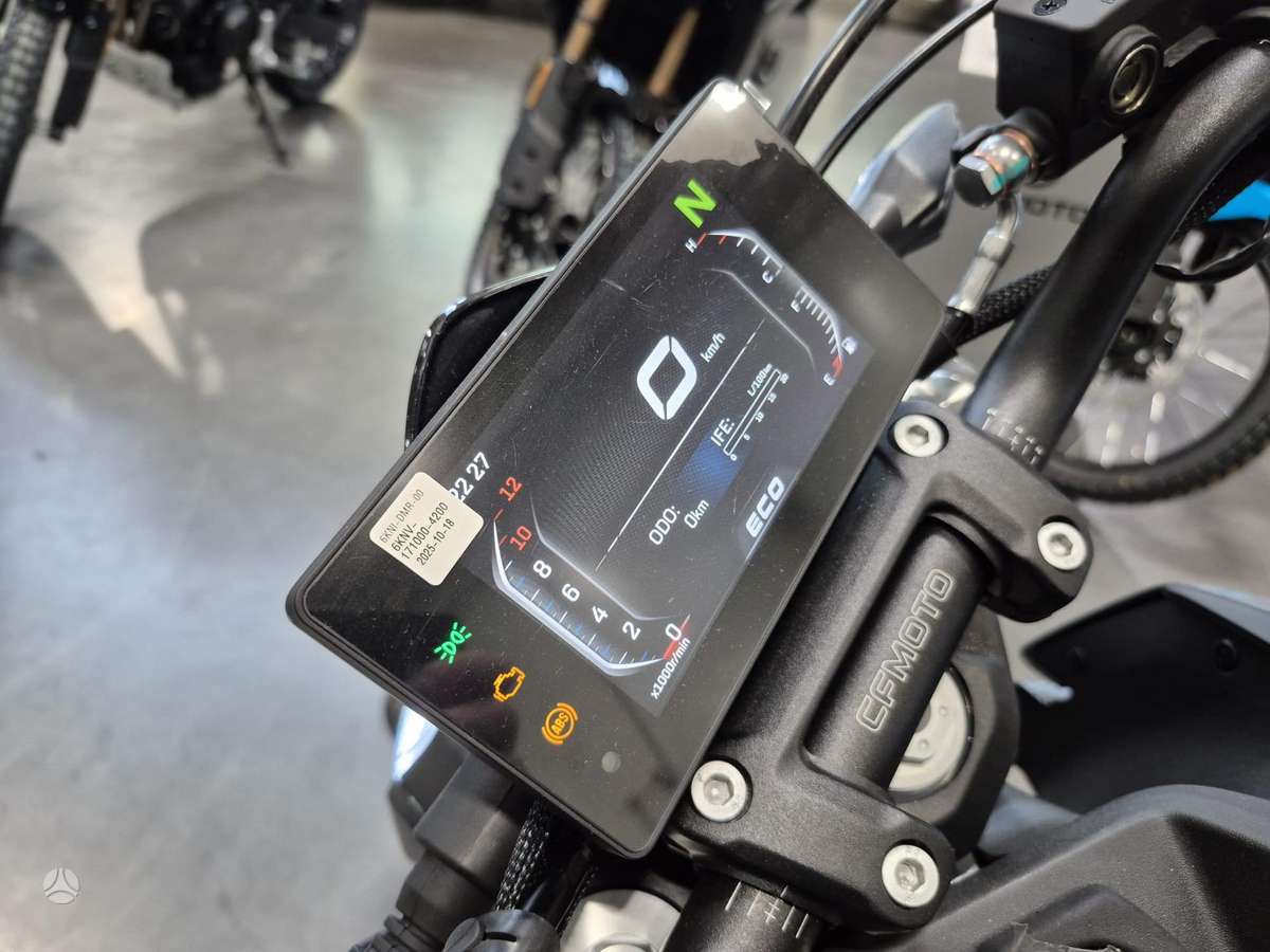 CFMOTO 300NK 293cc, street / classic