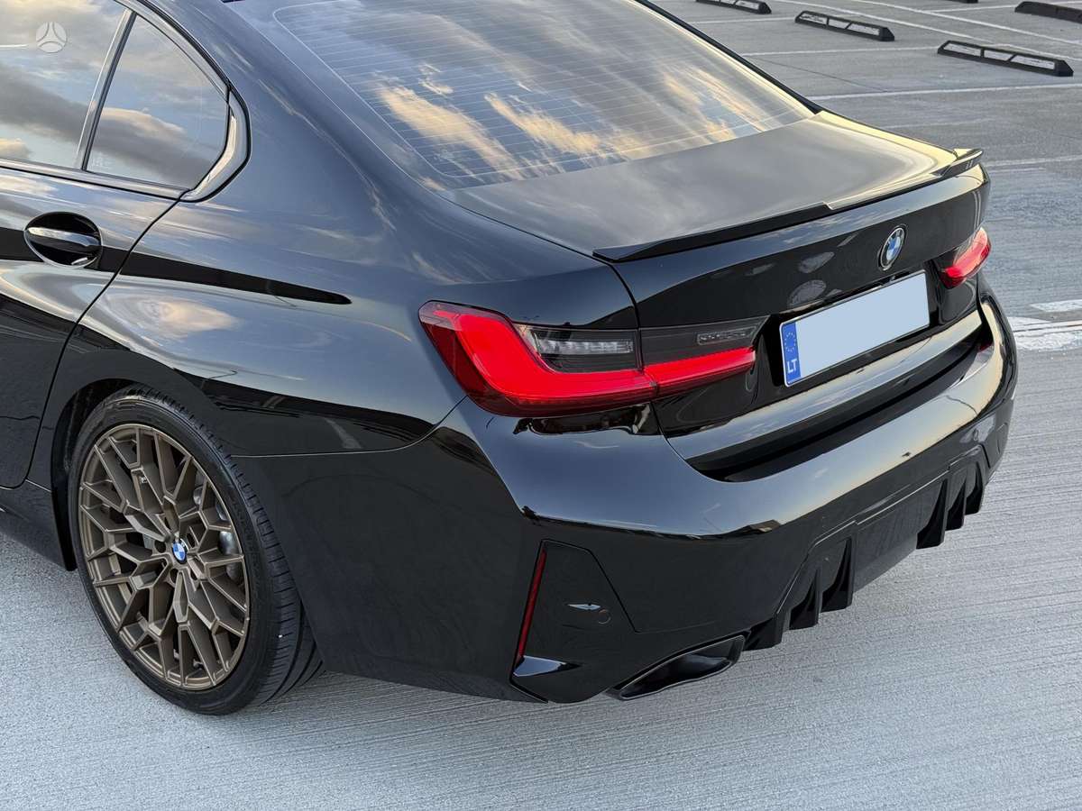 BMW 330, 2.0 l., Седан