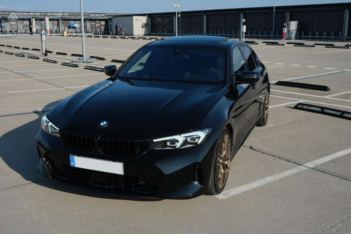 BMW 330, 2.0 l., Седан