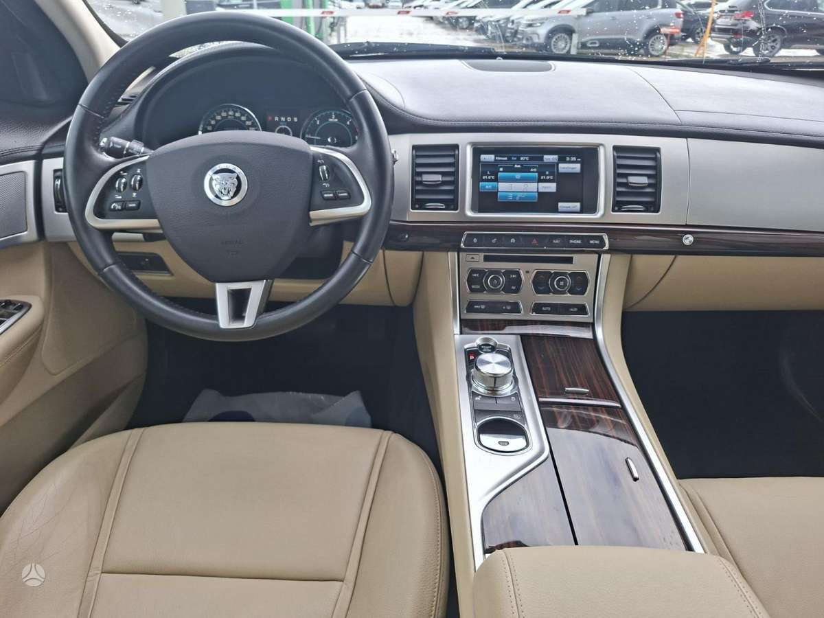 Jaguar XF, 2.2 l., Седан