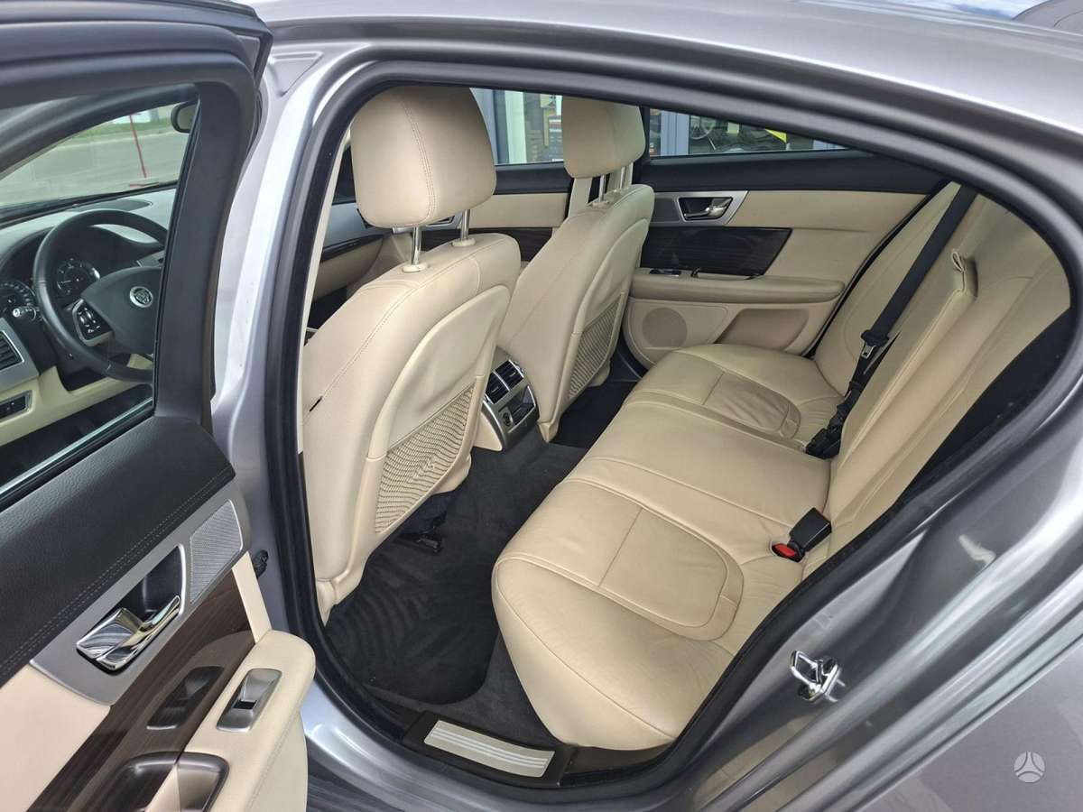 Jaguar XF, 2.2 l., Седан