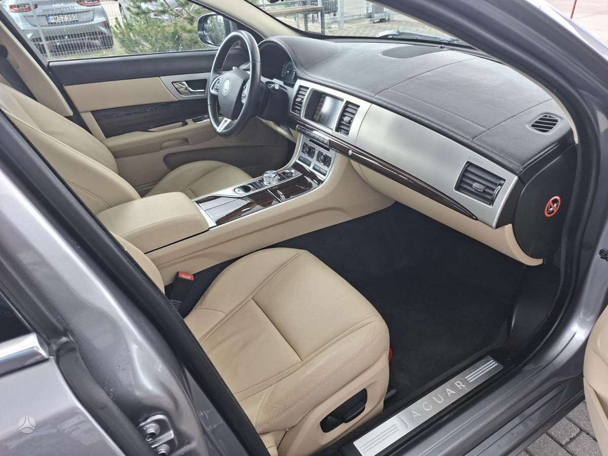 Jaguar XF, 2.2 l., Седан