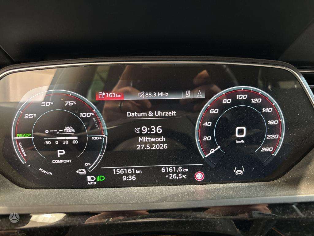 Audi e-tron, 95 kWh, off-road / crossover