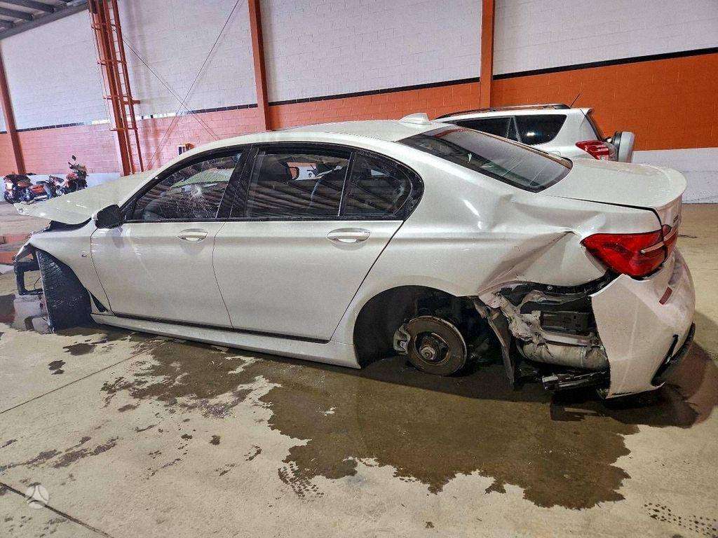 BMW 750