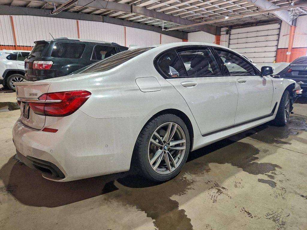 BMW 750
