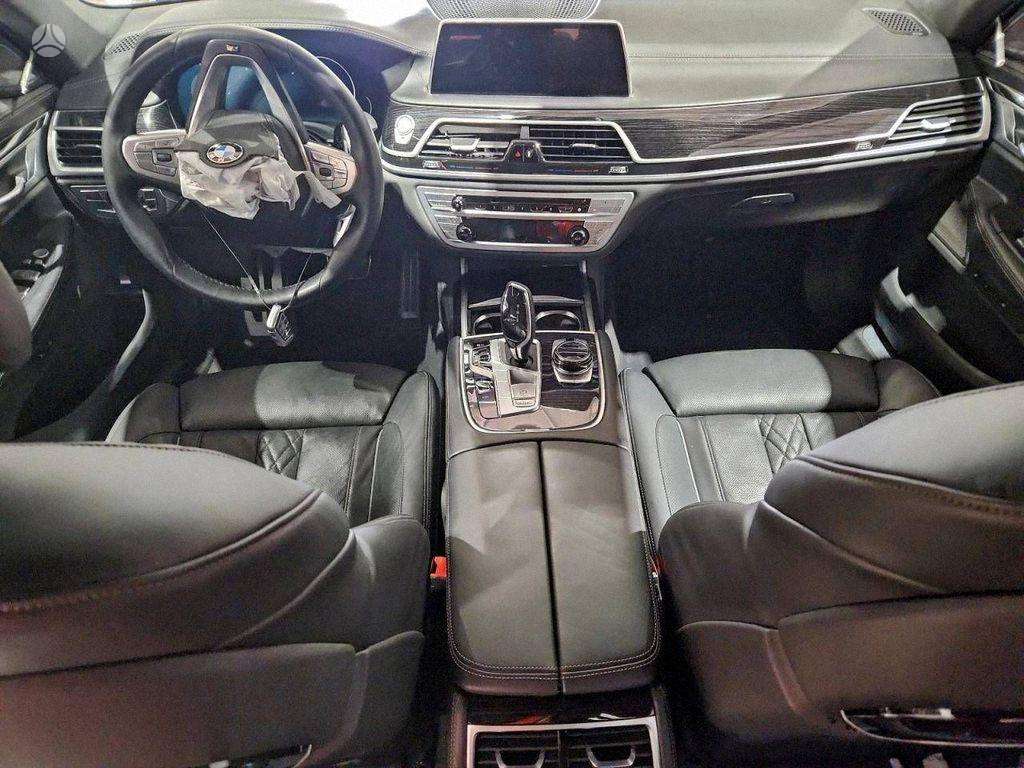 BMW 750