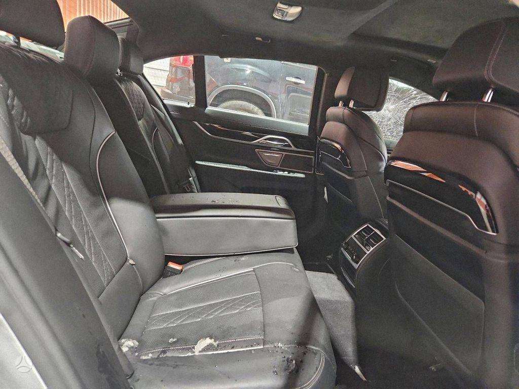 BMW 750