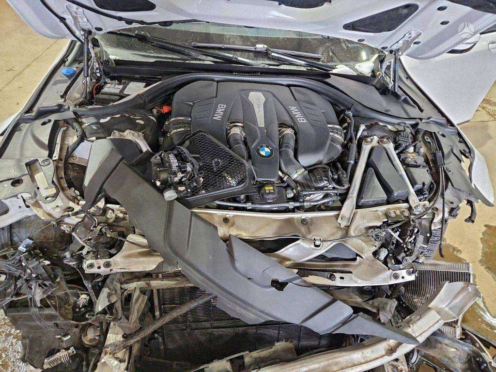 BMW 750