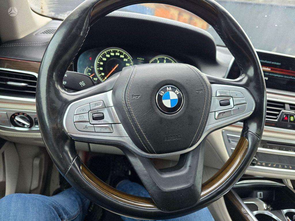 BMW 750