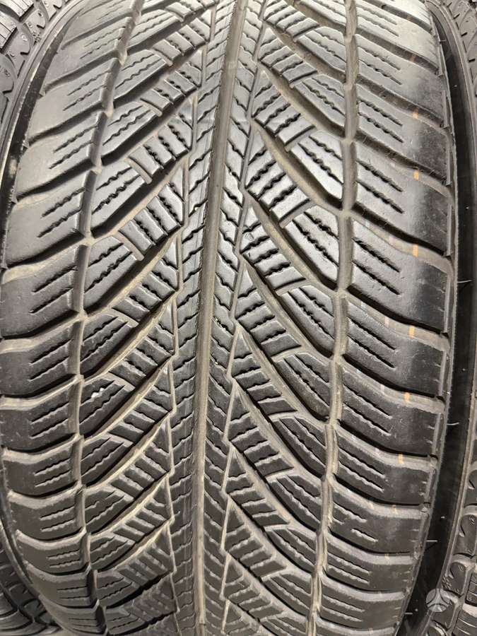 Goodyear Ultragrip 8 performance//MO, winter 245/45 R18