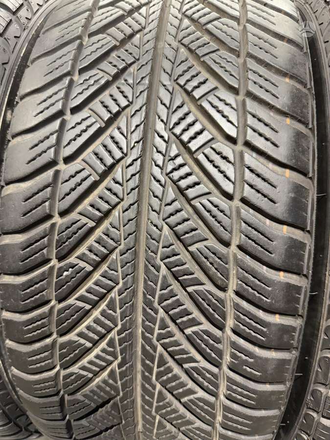 Goodyear Ultragrip 8 performance//MO, зимние 245/45 R18