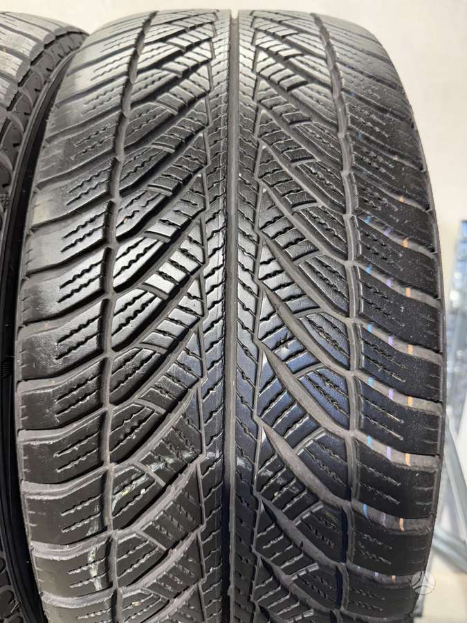 Goodyear Ultragrip 8 performance//MO, winter 245/45 R18