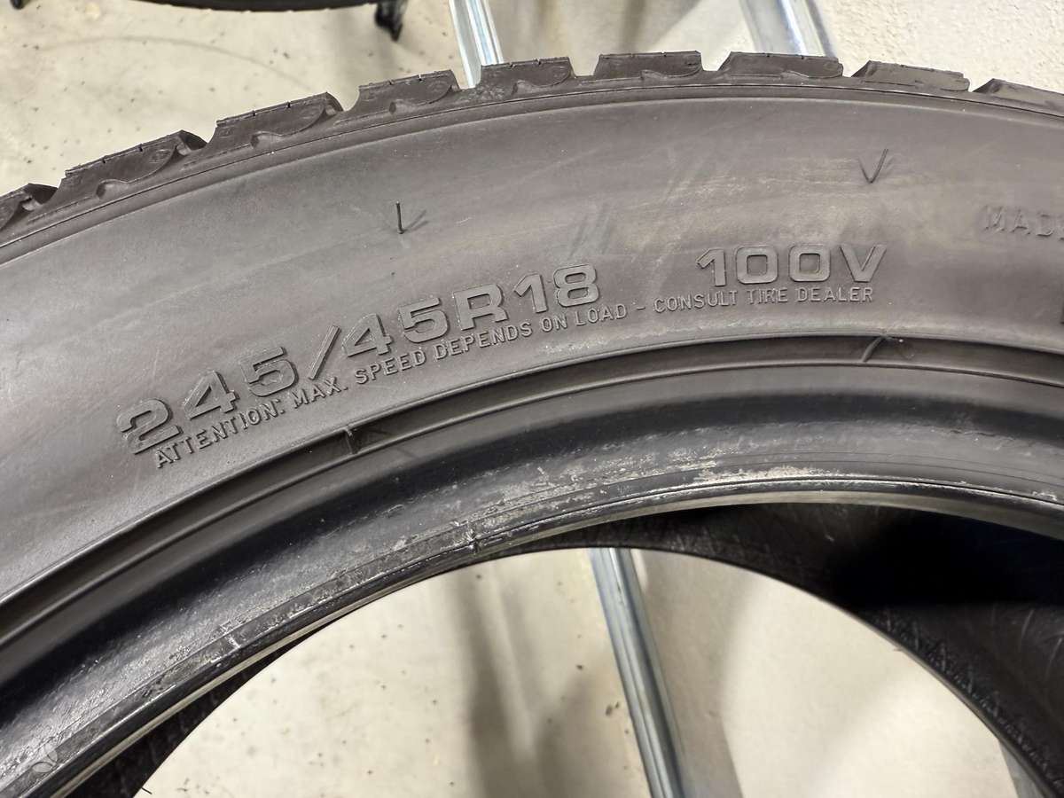Goodyear Ultragrip 8 performance//MO, winter 245/45 R18