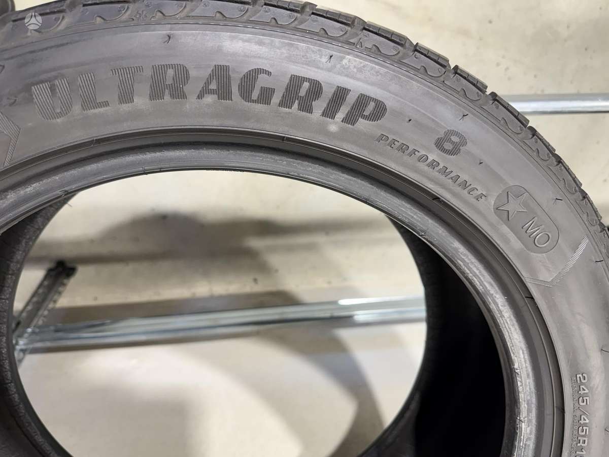Goodyear Ultragrip 8 performance//MO, winter 245/45 R18