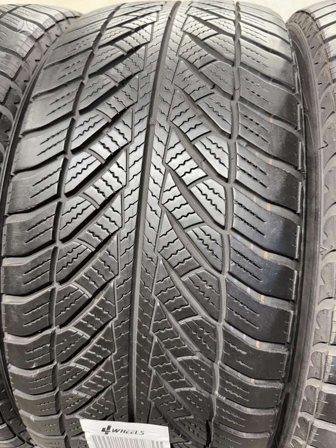 Goodyear Ultragrip 8 performance//Mo, winter 245/45 R18