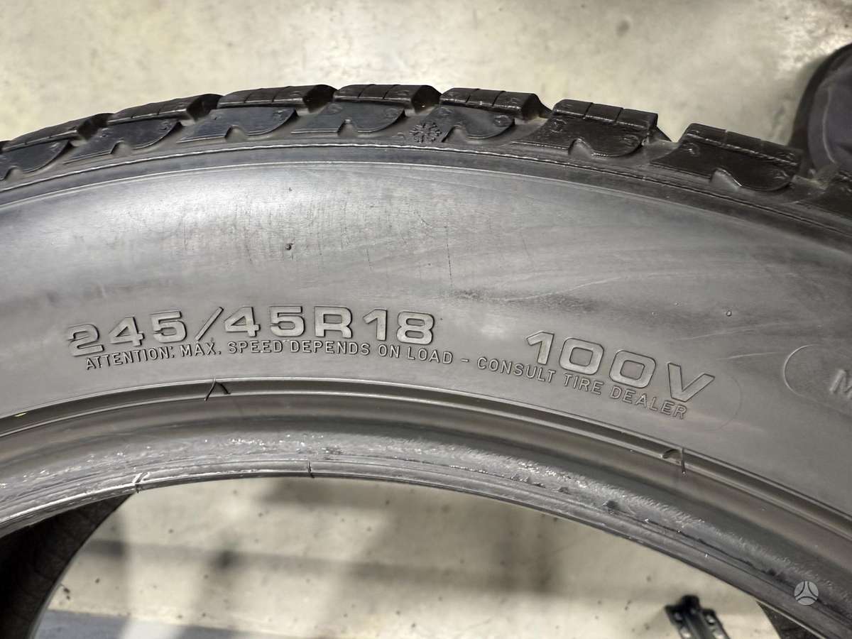 Goodyear Ultragrip 8 performance//Mo, winter 245/45 R18