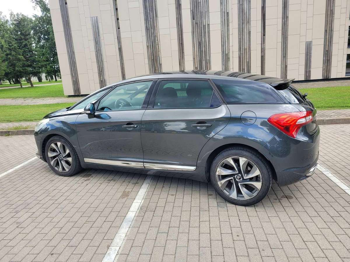 Citroen DS5, 2.0 l., hatchback