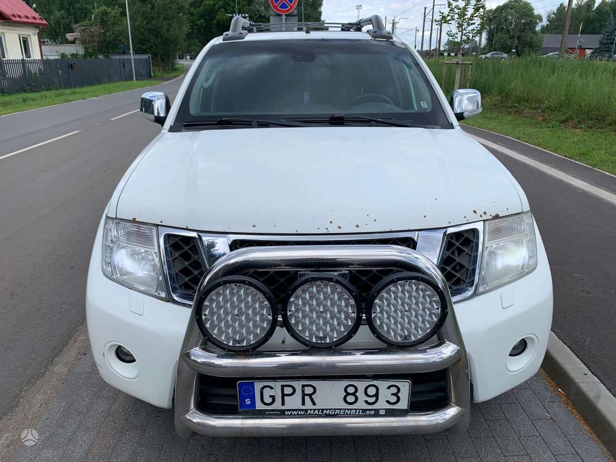 Nissan Navara, 2.5 l., Пикап