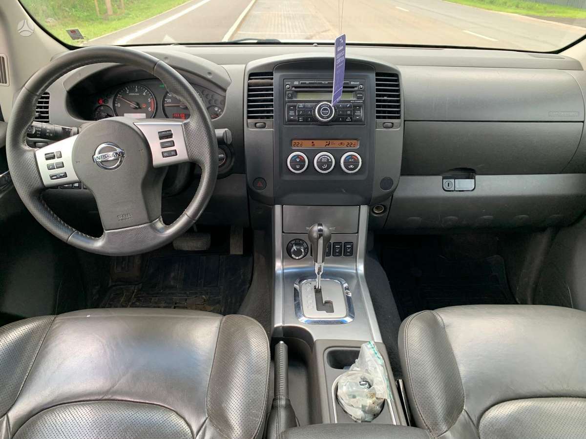 Nissan Navara, 2.5 l., Пикап