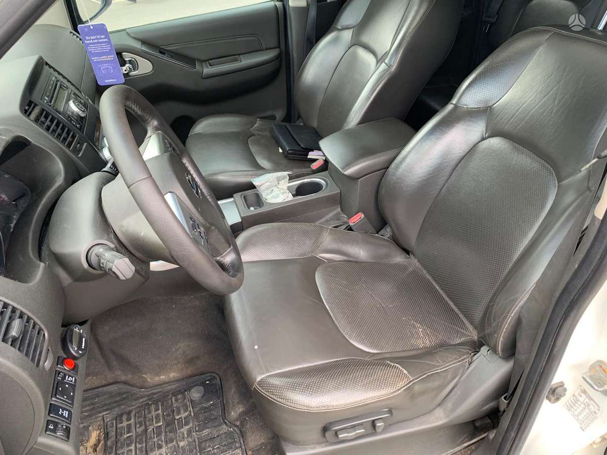 Nissan Navara, 2.5 l., Пикап