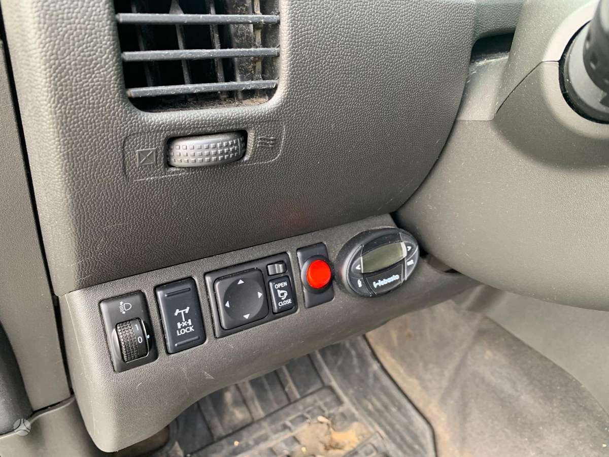 Nissan Navara, 2.5 l., Пикап