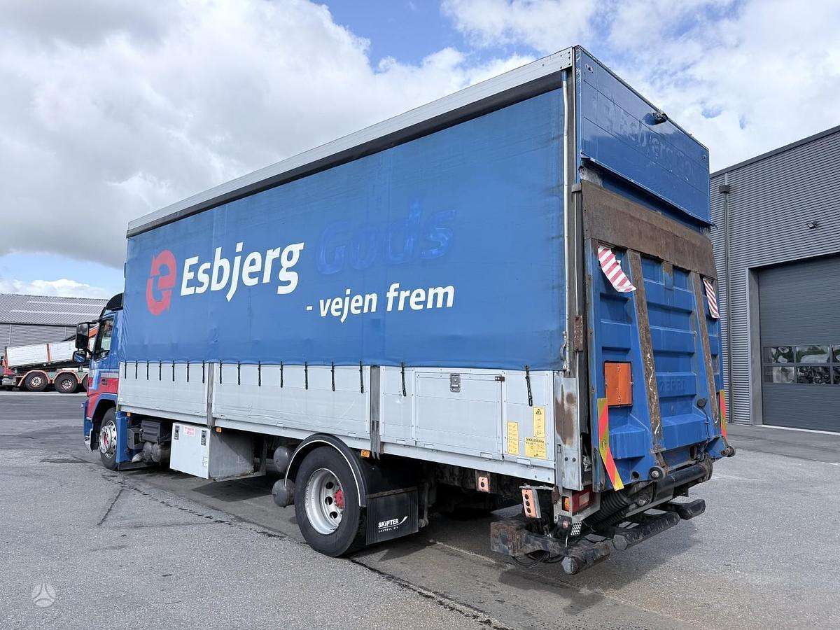 Volvo FM330, dropside with curtains