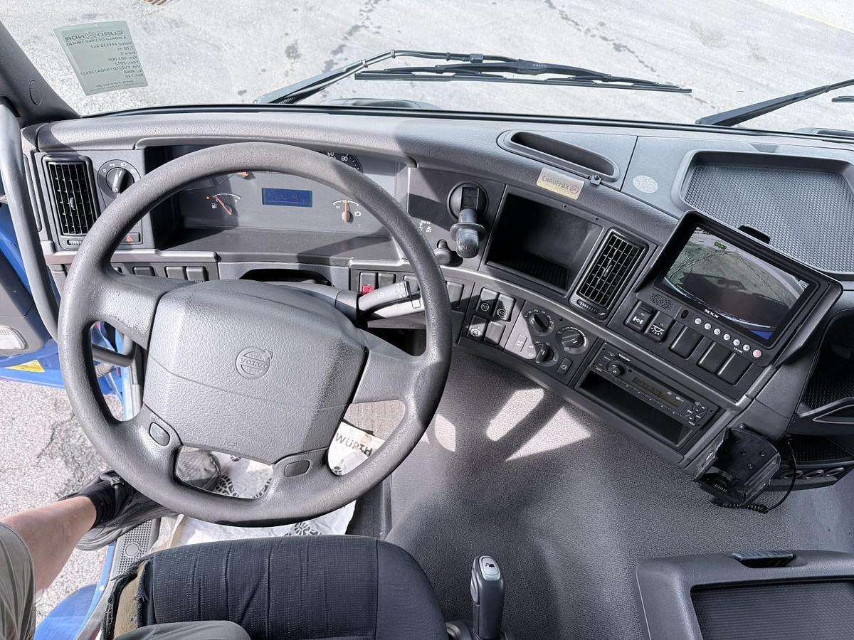 Volvo FM330, dropside with curtains