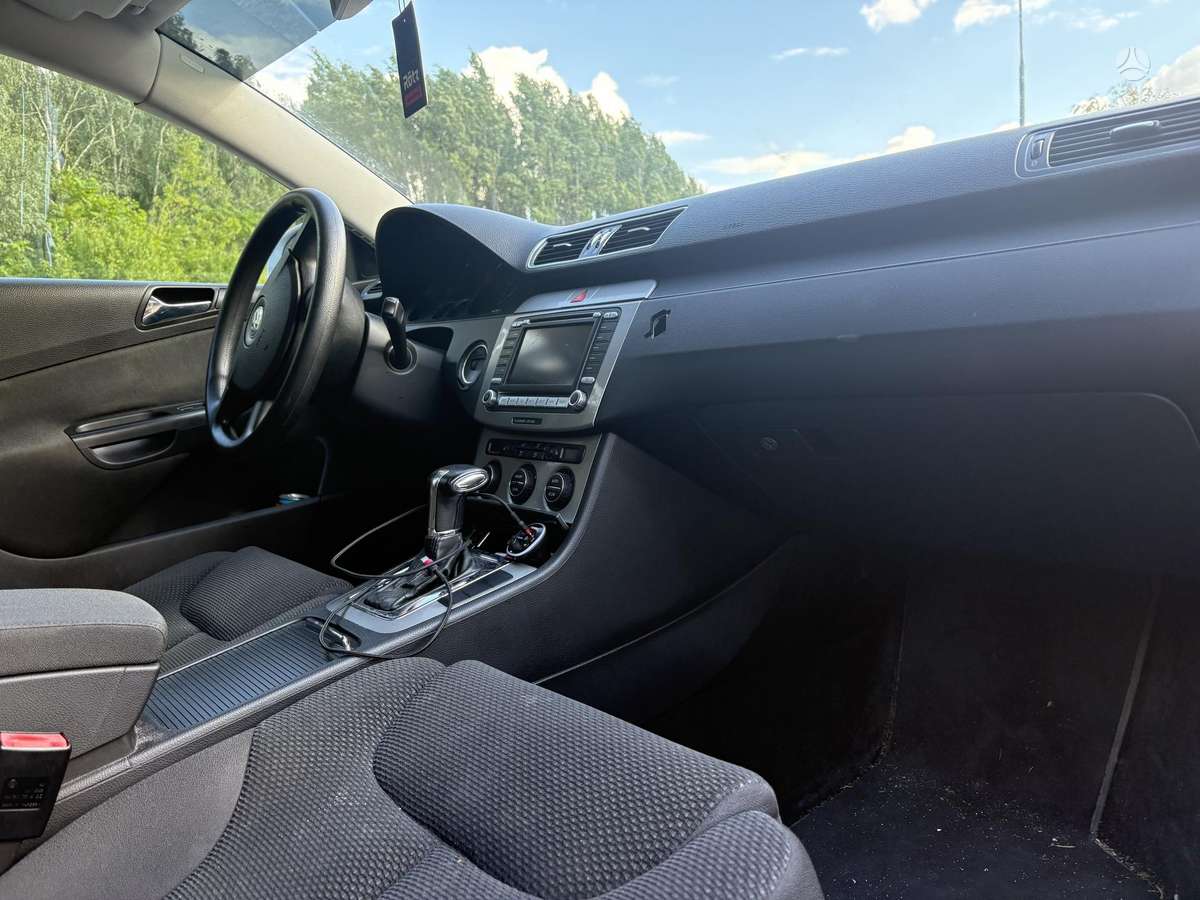 Volkswagen Passat - 11