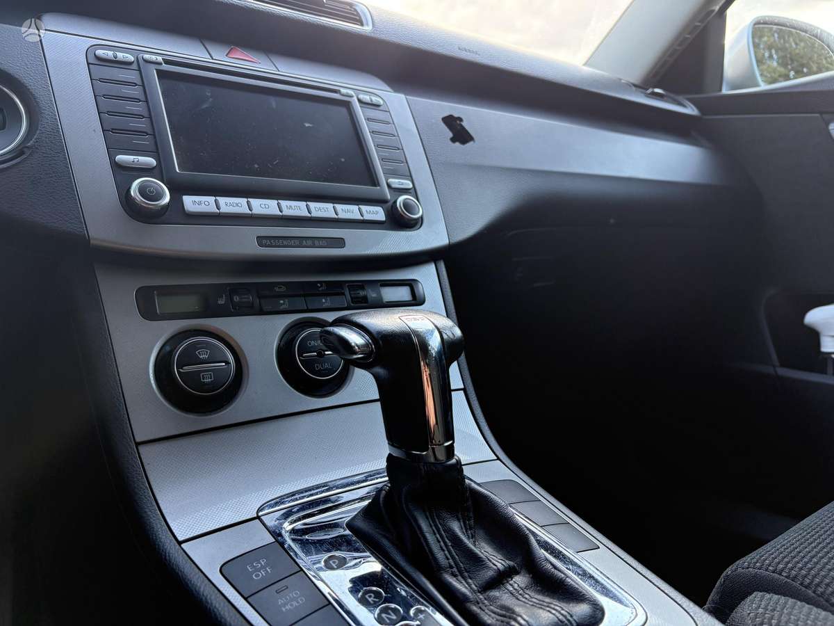 Volkswagen Passat - 12