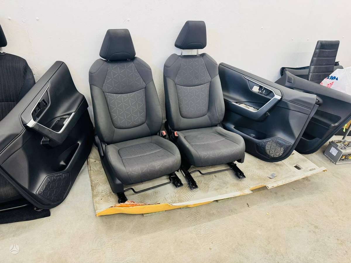 Toyota RAV4 durų apmušalai, sėdynės