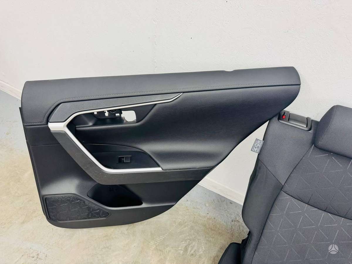 Toyota RAV4 durų apmušalai, sėdynės