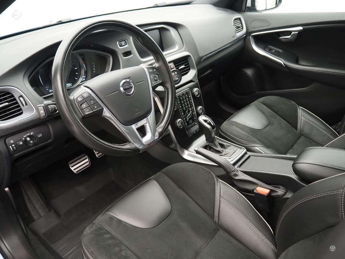 Volvo V40, 2.0 l., Хэтчбек