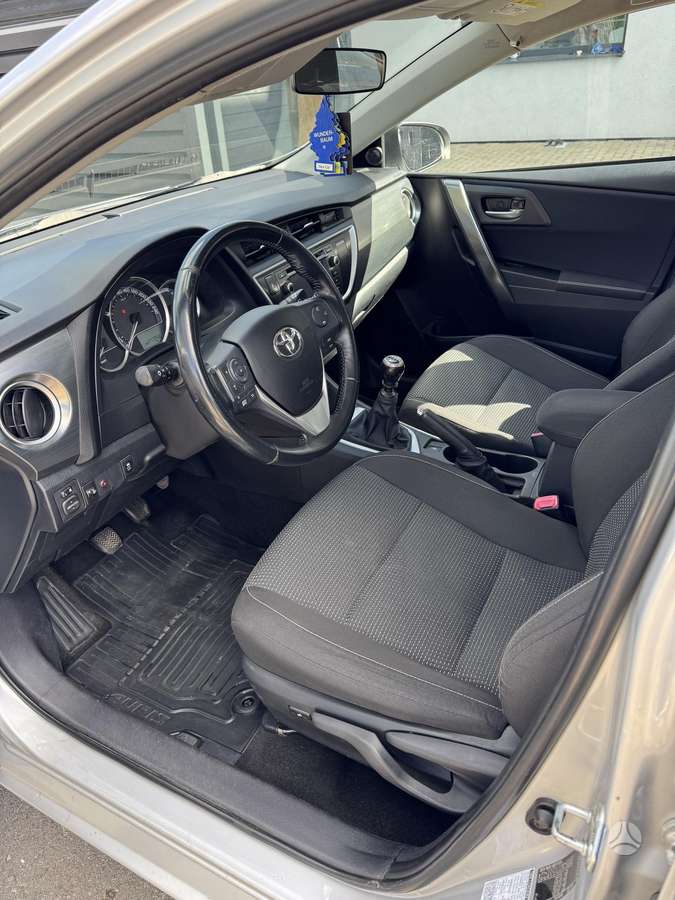 Toyota Auris - 10