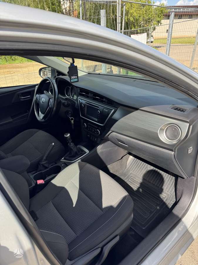 Toyota Auris - 11