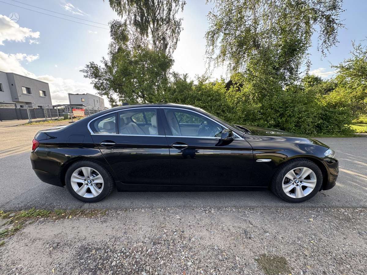 BMW 528, 2.0 l., Седан