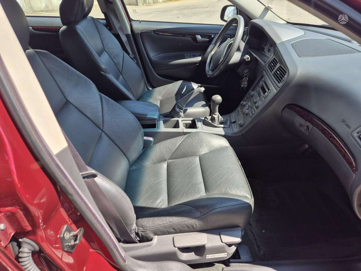 Volvo V70, 2.4 l., universalas