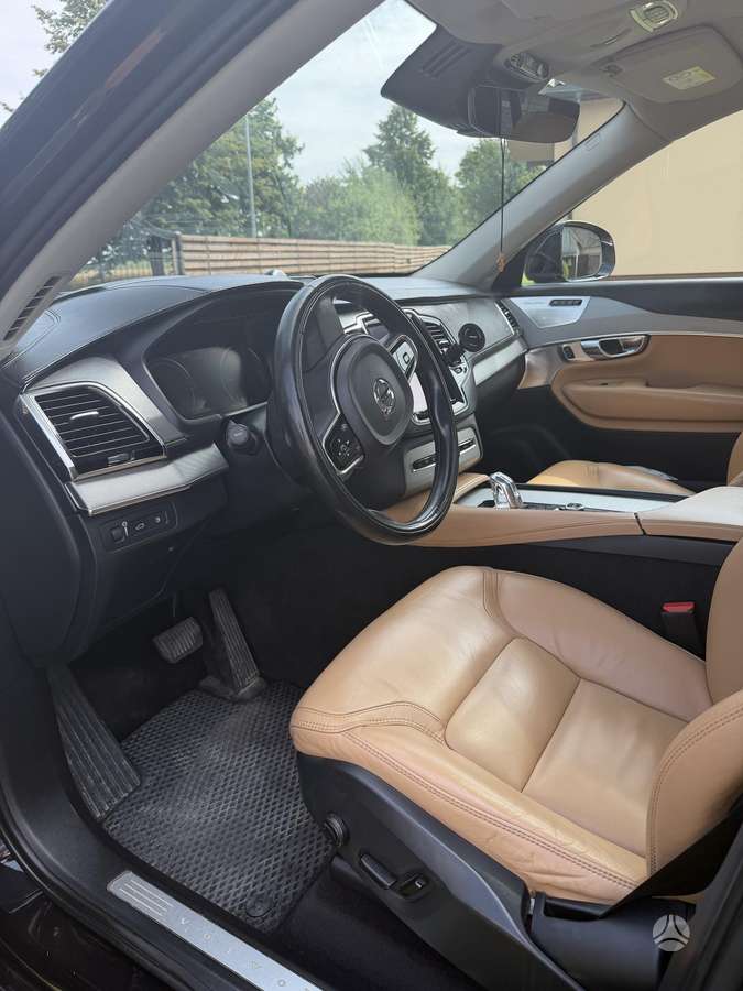 Volvo XC90 - 8